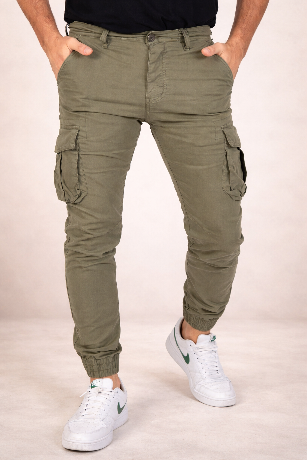 Pantalones con bolsillo y puños