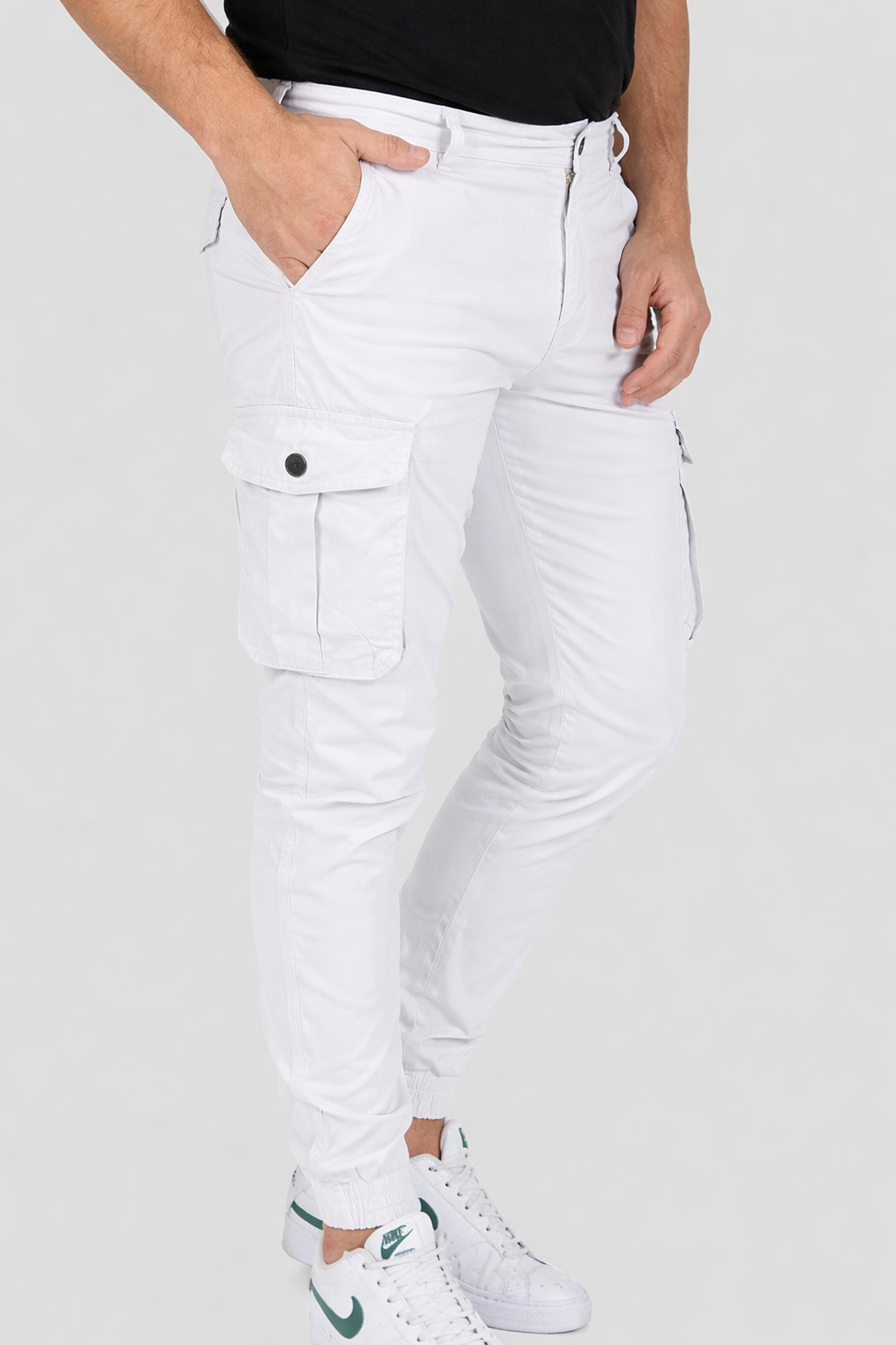 Pantalones con bolsillo y puños