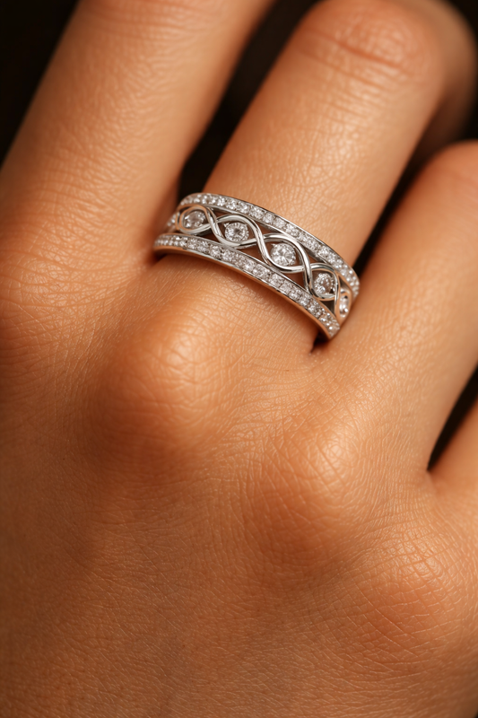 Anillo trenzado con circonitas