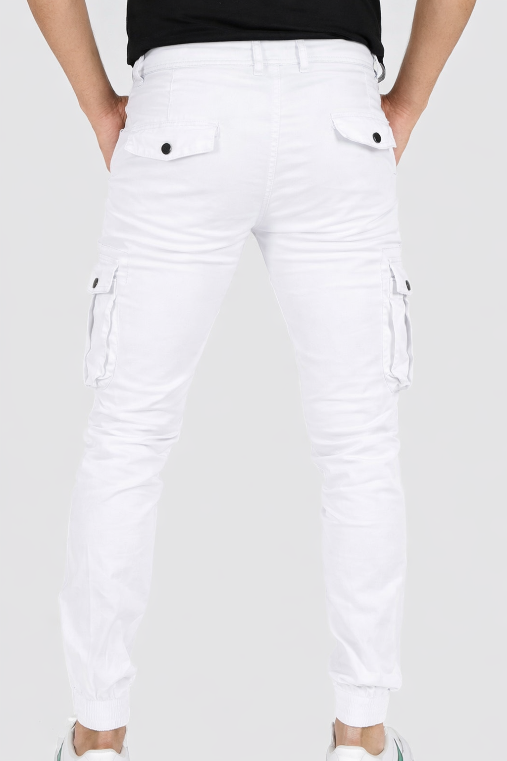 Pantalones con bolsillo y puños